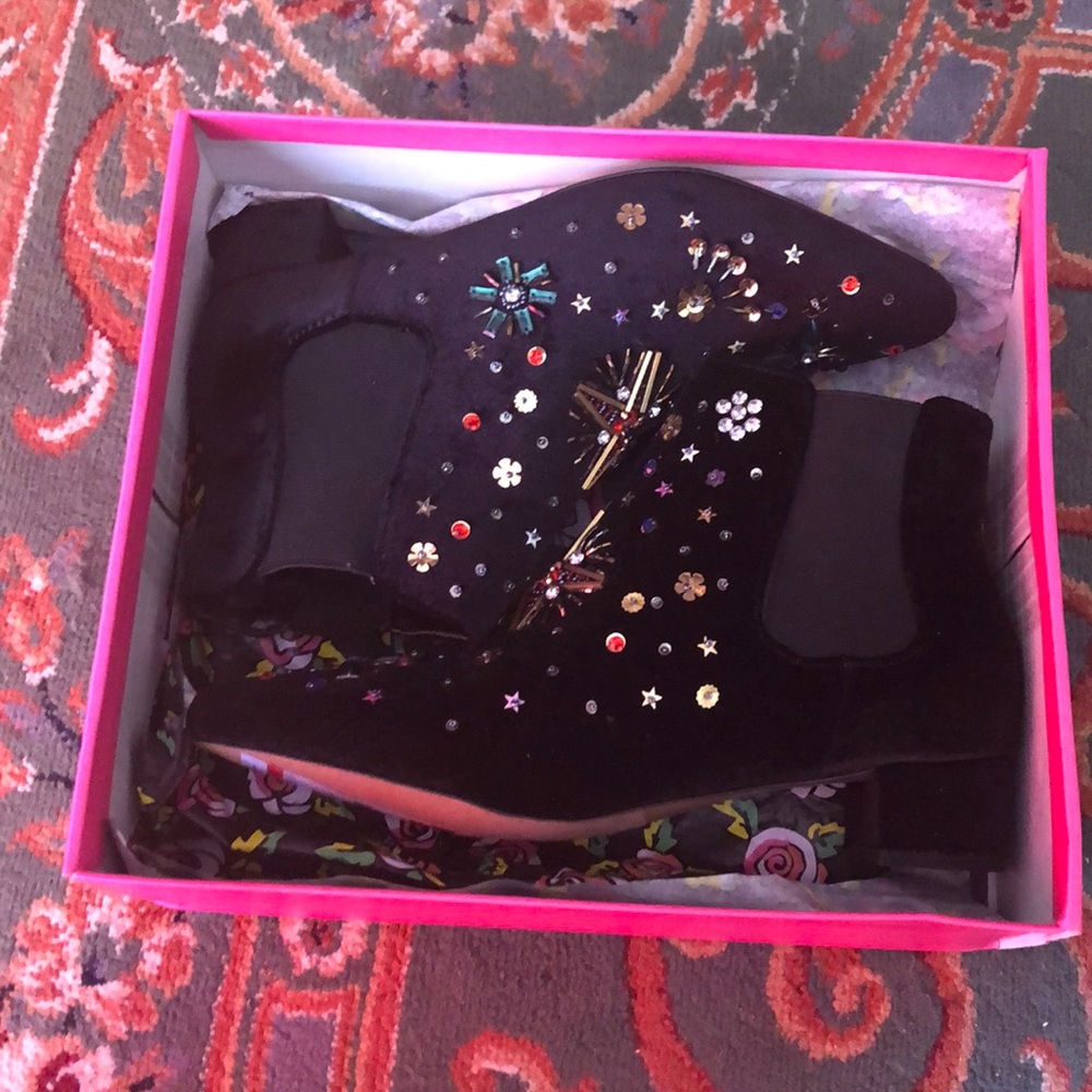 Betsey Johnson black Jax ankle boots ✨